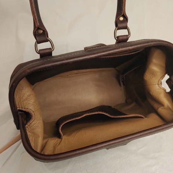 Love 41 - Picture 3 of 4